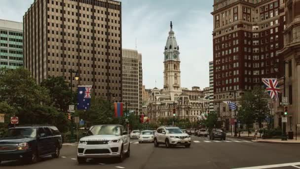 Вид Timelapse Вежею Дзвонів City Hall Міськими Будівлями Cityscape Філадельфії — стокове відео