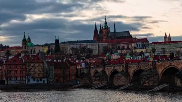 Zamek Praski Most Karola Architektura Panoramy Miasta Urbanistyczny Widok Upływu — Wideo stockowe