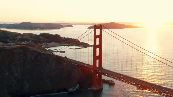 Golden Gate Bridge Vista Aérea Nascer Sol Como Famoso Marco — Vídeo de Stock