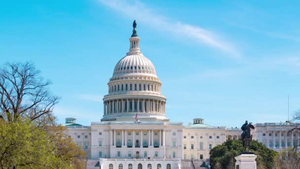 Vista Primer Plano Del Día Capitol Hill Con Cielo Azul — Vídeos de Stock