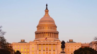 ABD Capitol Hill, Washington DC 'de gün batımının mavi saatine yakın görüntüsü