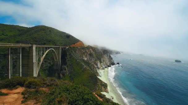 美国加利福尼亚州大苏尔国家公园的桥梁特写 — 图库视频影像