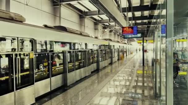 Chongqing China Oct 2021 Subway Train Running Station Platform — Stock Video