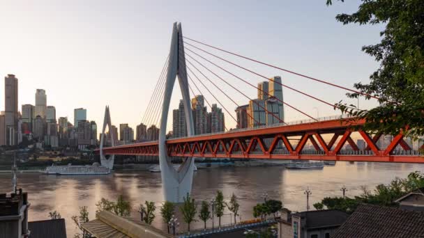 Chongqing Város Időrendje Kilátás Városi Építészet Híd Folyó Felett Naplementétől — Stock videók