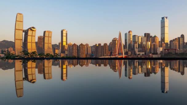 重慶市のタイムラプスビューは 中国の都市建築や街並みの夜に日没から — ストック動画