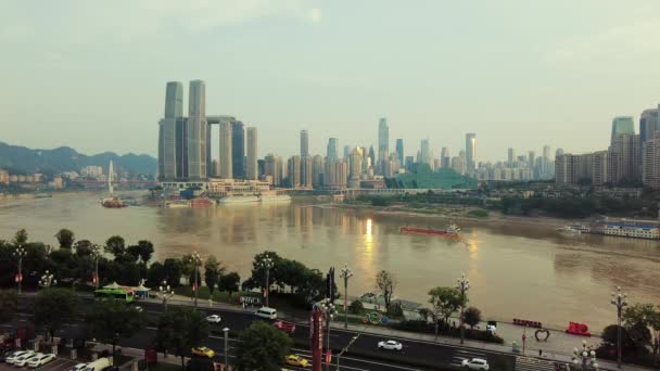 Yuzhongqu Muelle Chaotianmen Visto Través Del Río Yangzi Chongqing China — Vídeo de stock