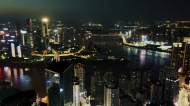 Chongqing şehri şehir mimarisi geceleri Çin 'de çatı manzarası