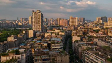 Chongqing Çin 'de gün batımından alacakaranlığa kadar yerleşim yerleri zaman ayarlı.