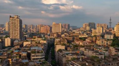 Chongqing Çin 'de gün batımından alacakaranlığa kadar yerleşim yerleri zaman ayarlı.