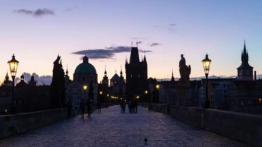 Çek Cumhuriyeti 'nde mimari ve kentsel zaman atlamalı Prag kenti silueti.