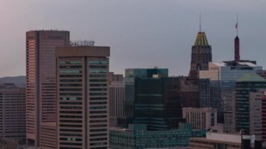 Baltimore gün batımından akşam saatlerine kadar çatı manzarası
