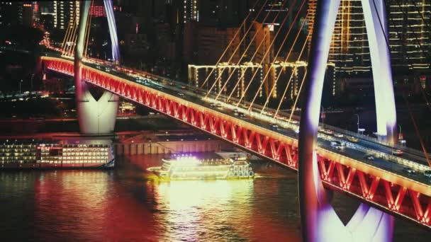 Arquitectura Urbana Ciudad Chongqing Puente Dongshuimen Cruzan Río Por Noche — Vídeos de Stock