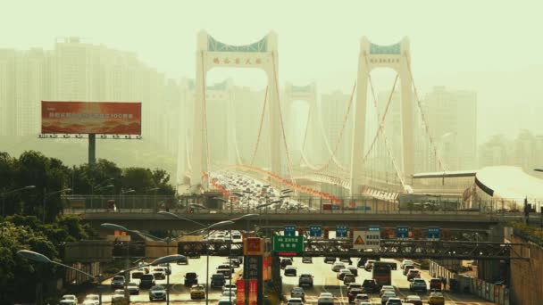 Chongqing Městské Metro Dálniční Most Rušný Provoz Městskými Budovami Číně — Stock video