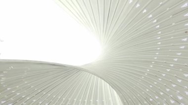 CHONGQING, ÇİN - 2, 2021: Mağazalı alışveriş merkezinin iç görünümü