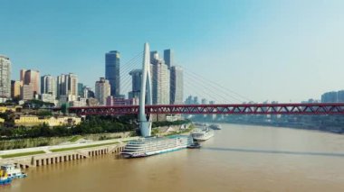 Çin 'in Chongqing şehrindeki gökdelen binası.