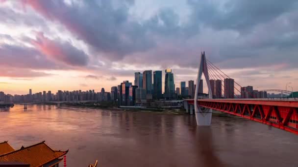 중국에서는 도시의 양식을 수있는 중국에서 가로지르는 다리를 수있다 — 비디오
