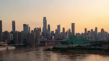 Chongqing şehri zaman çizelgesi Çin 'deki şehir mimarisi ve şehir manzarasının gün batımından gece yarısına kadar.