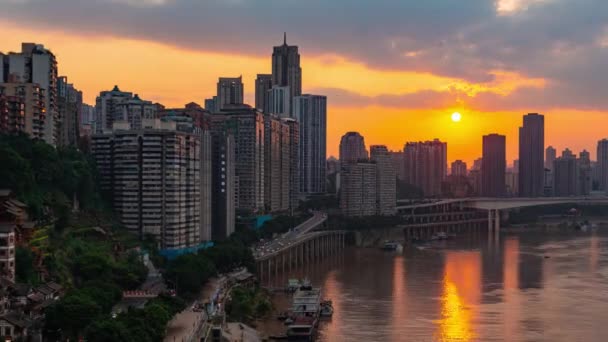 中国城市建筑与城市景观的日落与夜景的重庆市时代特征 — 图库视频影像