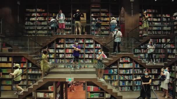 Chongqing China Octubre 2021 Vista Interior Librería Con Soporte Para — Vídeo de stock