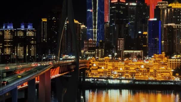 重庆城市建筑的屋顶景观在中国的夜晚 — 图库视频影像