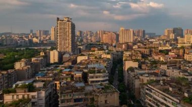 Chongqing Çin 'de gün batımından alacakaranlığa kadar yerleşim yerleri zaman ayarlı.