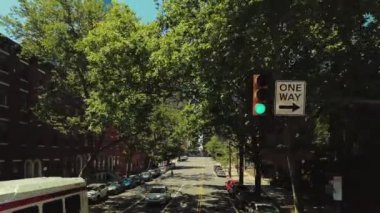 PHILADELPHIA, ABD - 2 Nisan 2021: Sürücünün şehir merkezi manzarası