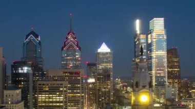 Pensilvanya 'daki Philadelphia' da sabah güneşiyle birlikte sabah çatıda.