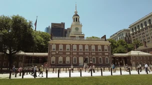 Liberty Hall Com Edifícios Urbanos Paisagem Urbana Filadélfia Pensilvânia Eua — Vídeo de Stock