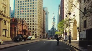PHILADELPHIA, ABD - 2 Nisan 2021: Şehir merkezi manzaralı şehir merkezi