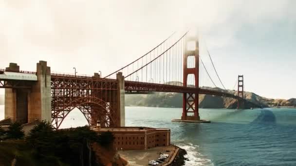 Golden Gate Bridge Zeitraffer Als Berühmtes Wahrzeichen Von San Francisco — Stockvideo