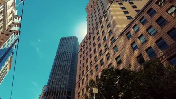 サンフランシスコ エイプリル社2021年2月 高層ビル レストラン 店舗が並ぶダウンタウンのビジネス街の景観 — ストック動画