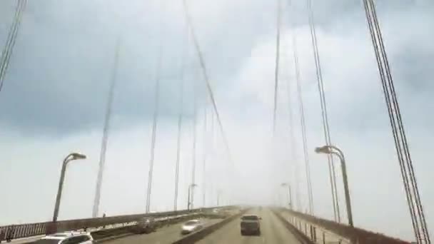 Conducir Puente Golden Gate Con Niebla Pesada Como Famoso Punto — Vídeos de Stock