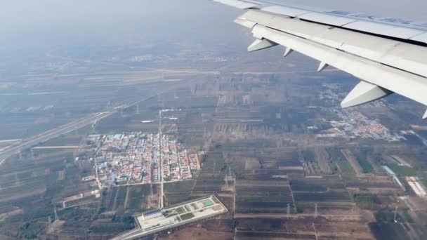 2021年10月2日 重慶から北京まで空を飛ぶ飛行機からの眺め — ストック動画