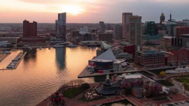 Baltimore gün batımından akşam saatlerine kadar çatı manzarası