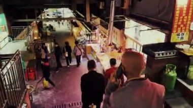 CHONGQING, ÇİN - OKT 2, 2021: Şehir merkezindeki şöhretin iç piyasası.