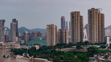 Chongqing şehri zaman çizelgesi Çin 'deki şehir mimarisi ve şehir manzarasının gün batımından gece yarısına kadar.