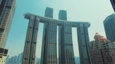 CHONGQING, ÇİN - 2, 2021 Laifushi alışveriş kompleksi Chaotianmen 'e yakın çekim