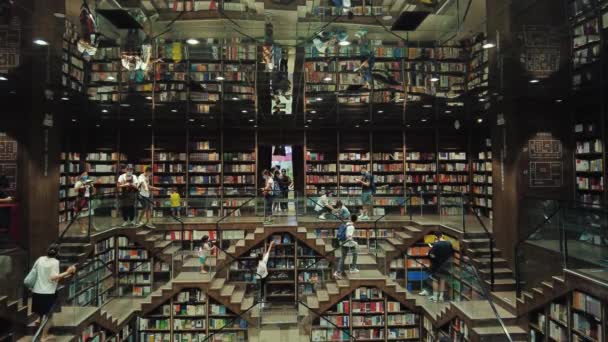 Chongqing China Octubre 2021 Vista Interior Librería Con Soporte Para — Vídeo de stock