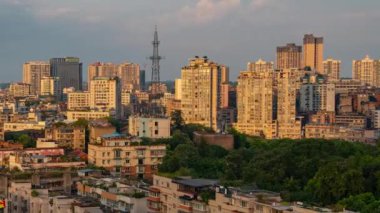 Chongqing Çin 'de gün batımından alacakaranlığa kadar yerleşim yerleri zaman ayarlı.