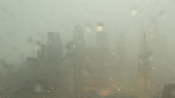 ペンシルバニア州のフィラデルフィアで大雨嵐の屋上ウィンドウタイムラプスビュー — ストック動画