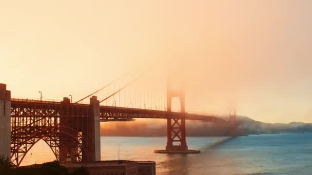 Golden Gate Γέφυρα Timelapsing Θέα Ομίχλη Διάσημο Ορόσημο Στο Σαν — Αρχείο Βίντεο