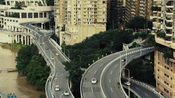 Çin Chongqing Şehrindeki Karayolu Köprüsünde Yoğun Trafik Var — Stok video