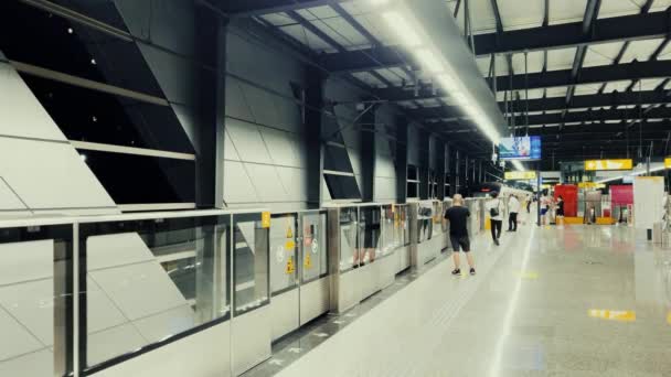 Plataforma Estación Tren Chongqing — Vídeos de Stock