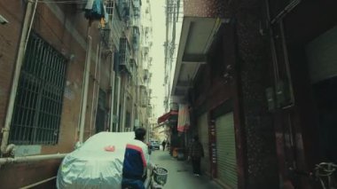 GuANGZHOU, ÇİN - OKT 2, 2021: Kentsel şehir sokak manzarası