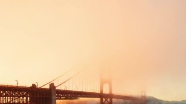 San Francisco şehri Golden Gate Köprüsü Zaman ayarlı sis