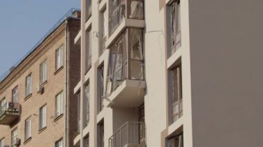 Kyiv Ukrayna 05.03.2022 Savaş sırasında roketle yıkılan binalar