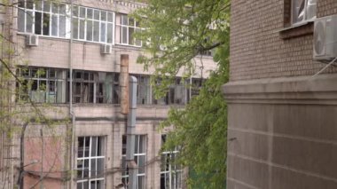 Kyiv Ukrayna 05.03.2022 Savaş sırasında roketle yıkılan binalar