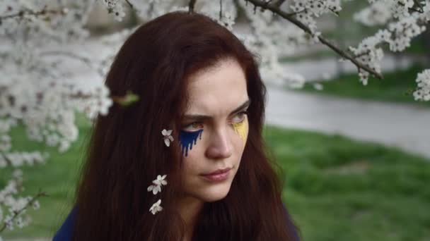 Young Attractive Girl Portrait Ukrainian Flag Spring Cherry Garden — стоковое видео