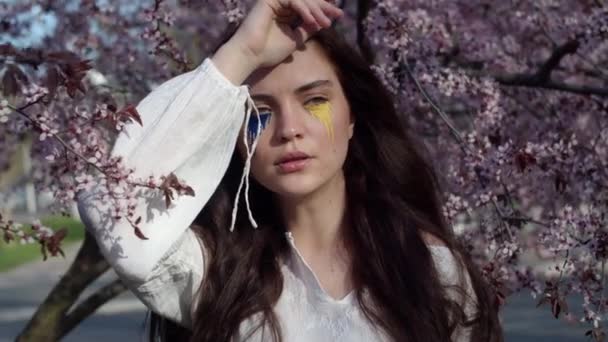 Young Attractive Girl Portrait Ukrainian Flag Spring Cherry Garden — Stockvideo