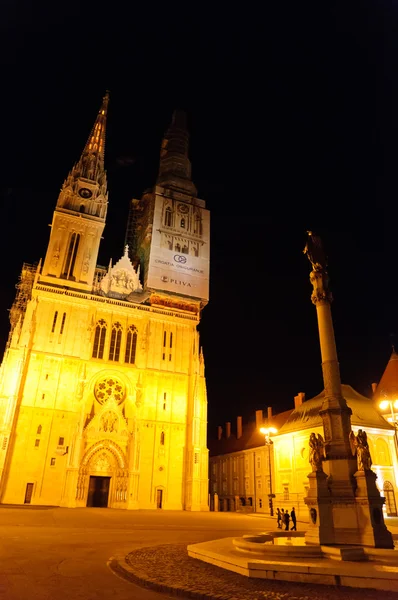 Night view of the Cathedral of the Assumption of the Virgin Mary in Zagreb, Croatia — Stock Photo, Image